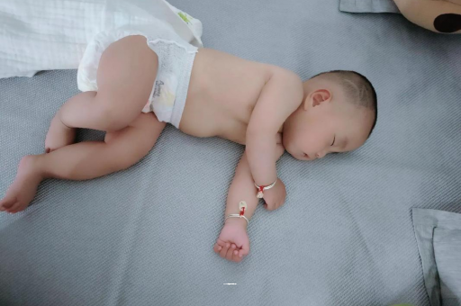 梅河口宝宝老打喷嚏怎么办